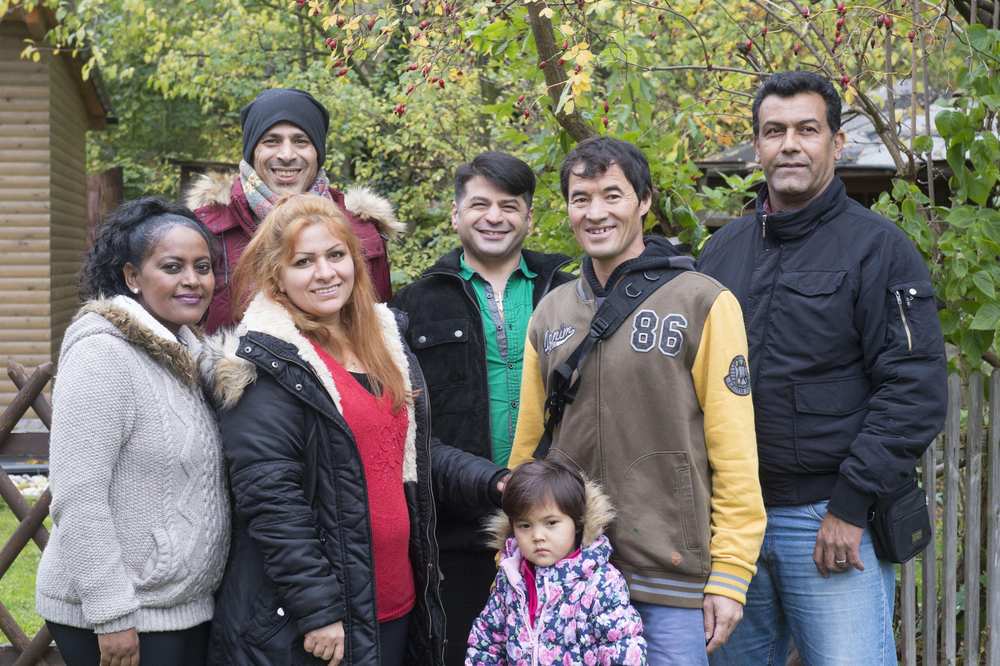 Gruppenbild mit Menschen verschiedener Herkunft